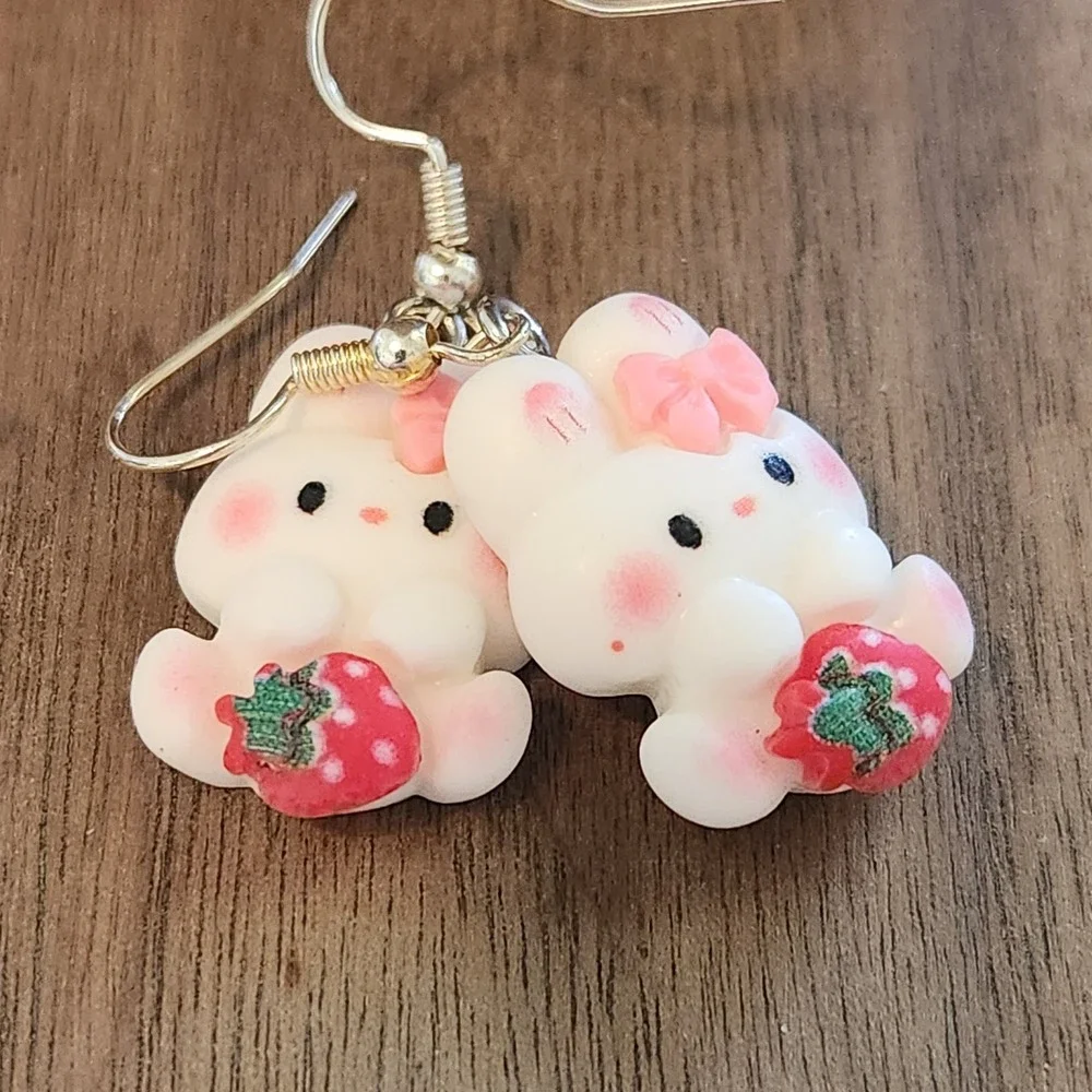Handcrafted White Bunny w/Strawberry Dangle Drop Earrings NEW‎ Female Easter